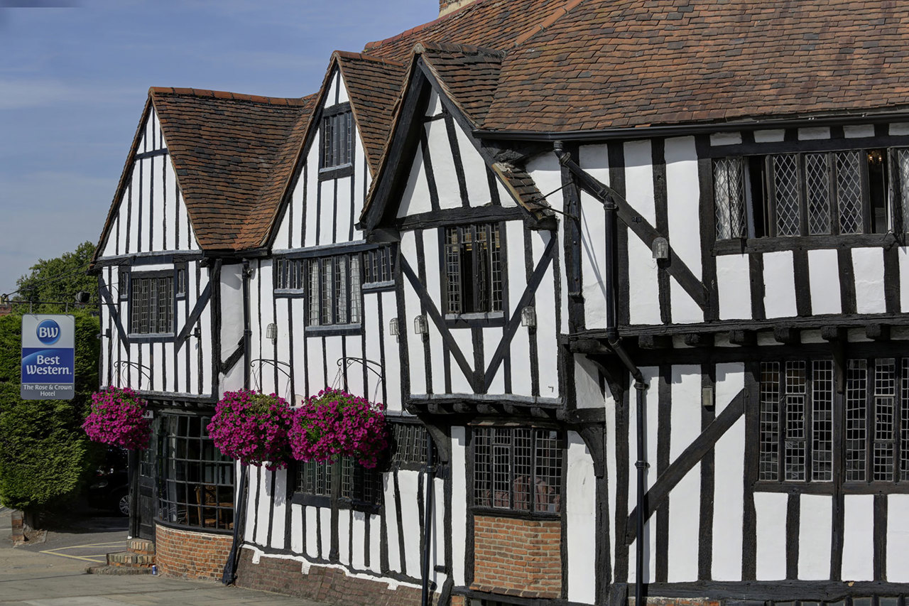 The Rose And Crown Hotel Grounds And Hotel