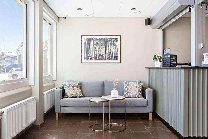56044 004 Lobby
